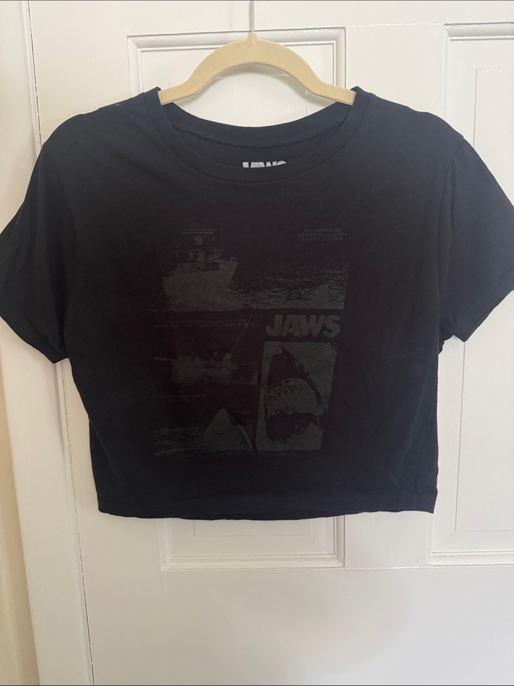 Jaws Graphic Black Cropped Tee - Universal Studios